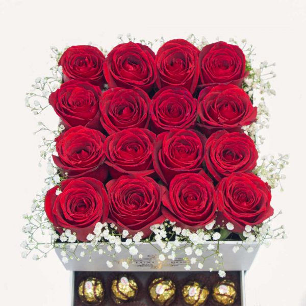 باکس گل شیوا با گل رز هلندی سرخ و شکلات شونیز