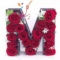 باکس گل حروف Mبا گل های رز هلندی - سفارش گل اتز خارج کشور