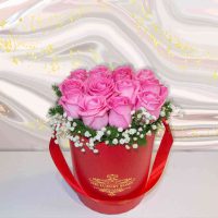 باکس گل استوانه ای افرا شامل 12شاخه گل هلندی ممتاز