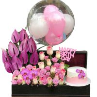 سفارش باکس گل لوکس برای تولد و سالگرد ازدواج - باکس گل و کیک و بادکنک