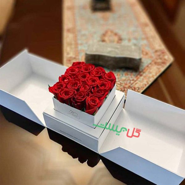 ارسال آنلاین باکس گل سفید رز شیک کادو در تهران و البرز