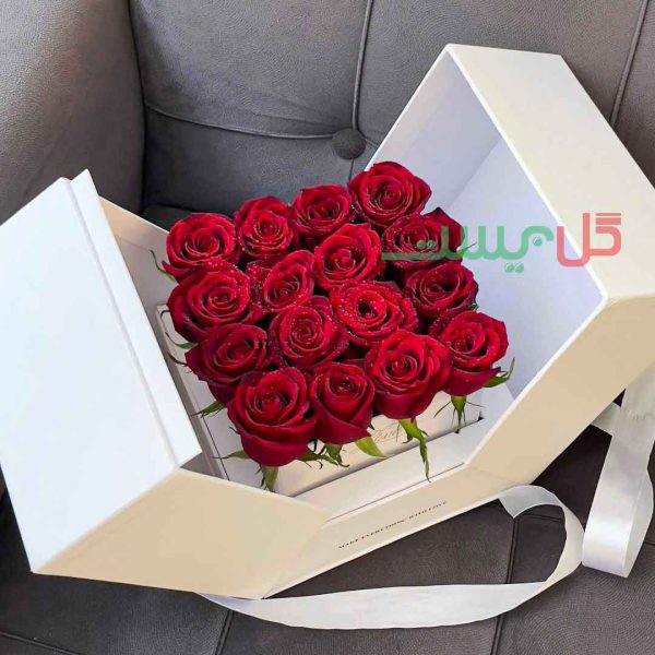ارسال آنلاین باکس گل سفید با رز قرمز هدیه لوکس از آمریکا