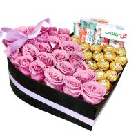 خرید باکس گل قلبی مشکی با گل ای صورتی + شکلات های خوشمزه برای ولنتاین