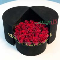 باکس گل رز مشکی همراه با گل های قرمز - صندوقچه قفل دار گل