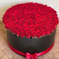 باکس گل 100 شاخه رز رستگار- باکس گل لاکچری برای ولنتاین