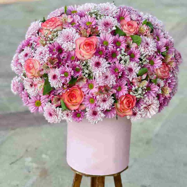 باکس گل استوانه صورتی با گل های بهاری- خرید گل برای جشن تولد