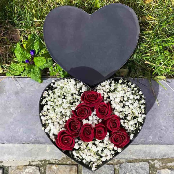 جعبه گل قلبی با حرف a سفارش اینترنتی باکس گل قلب برای تولد